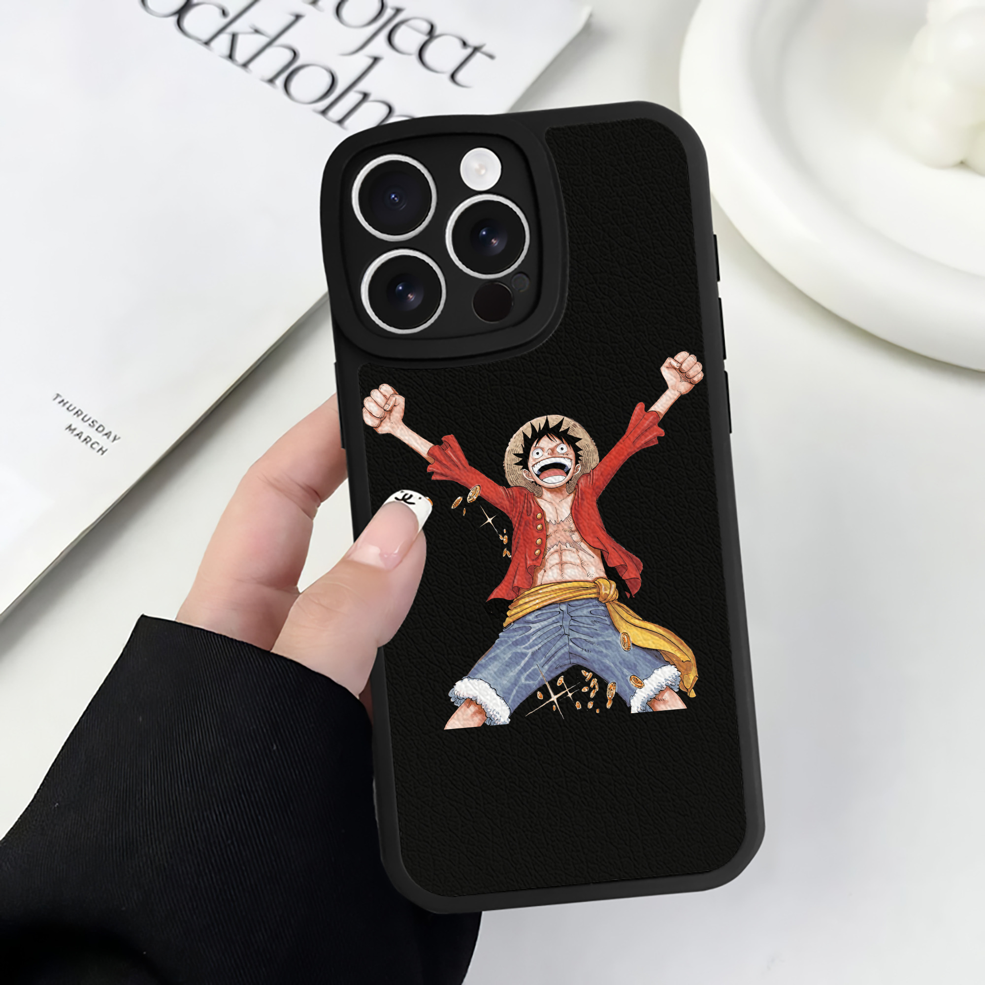 （画像用） ワンピース モンキー・D・ルフィ ONE PIECE Monkey D. Luffy 【iPhone 16シリーズ対応】シリコンスマホケース（レザー調） 材質：シリコン